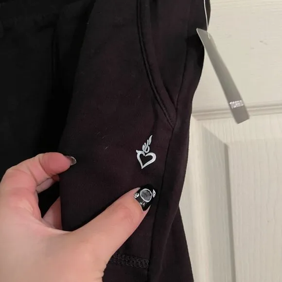 Torrid Womens NWT Black Mid Rise Everyday Fleece Patch Pocket Shorts Size 2X