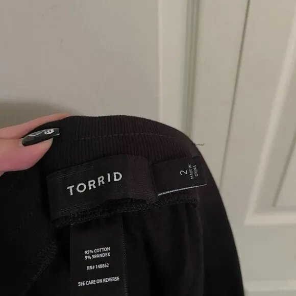 Torrid Womens NWT Black Mid Rise Everyday Fleece Patch Pocket Shorts Size 2X