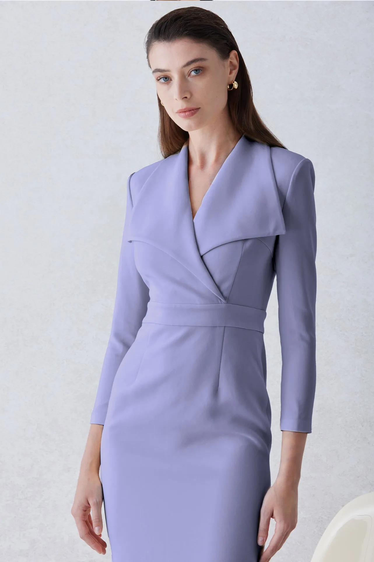 V-NECKLINE DRESS IN LIGHT PURPLE
